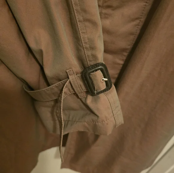 Burberry Trench Coat Large - Picture 10 of 14